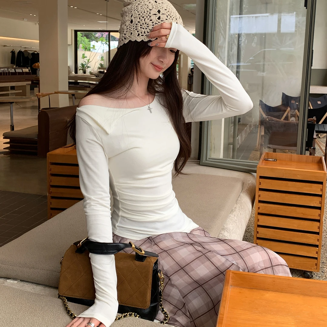 洋气高级不撞衫绝美一字领长袖t恤女2025新款早秋别致露肩上衣潮