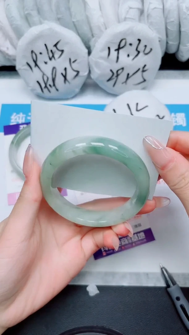 【闪购商品】石英质玉手镯未镶嵌123