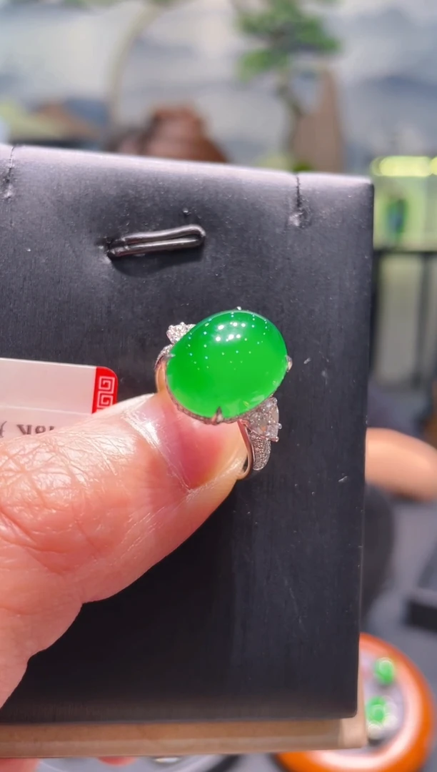 翡翠18K金镶嵌颈饰翡翠A44