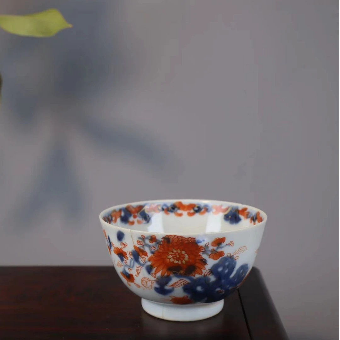 57:清乾隆青花矾红描金洞石菊花纹杯