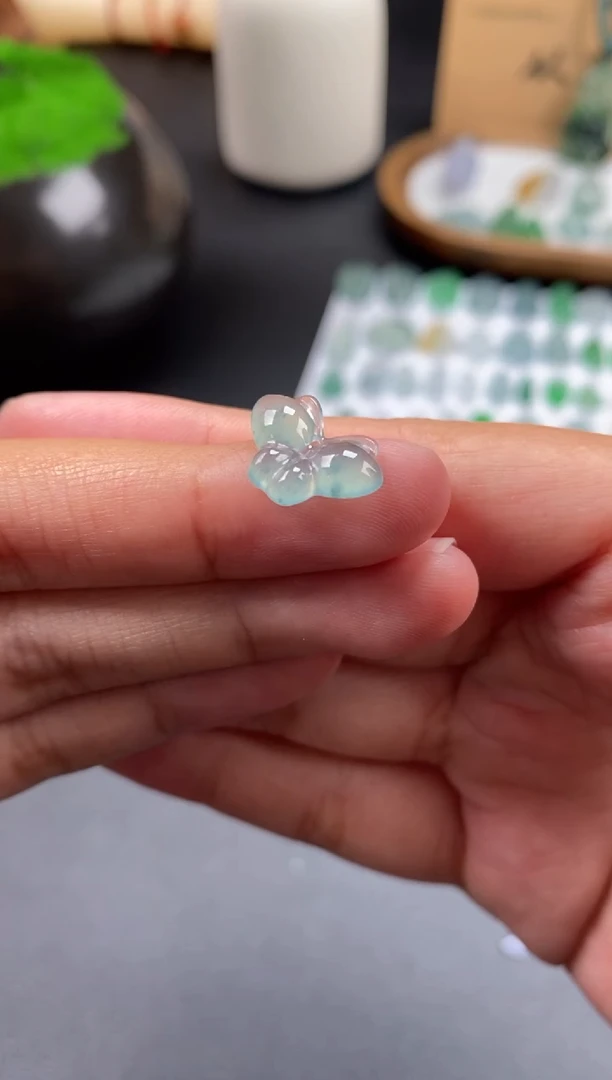 配石翡翠冰透蝴蝶