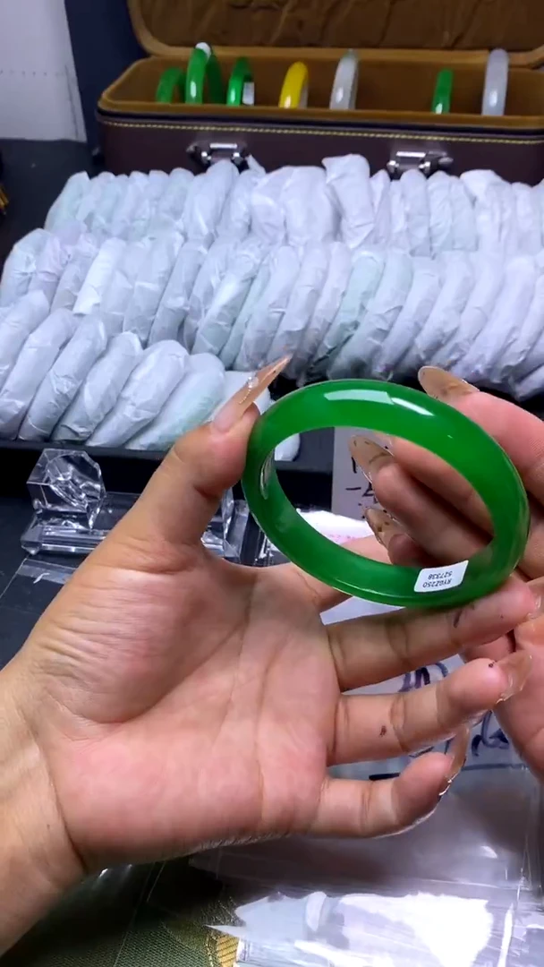 时尚女款缅料手镯247