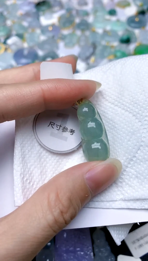 颈饰18K金镶嵌翡翠天然A货翡翠