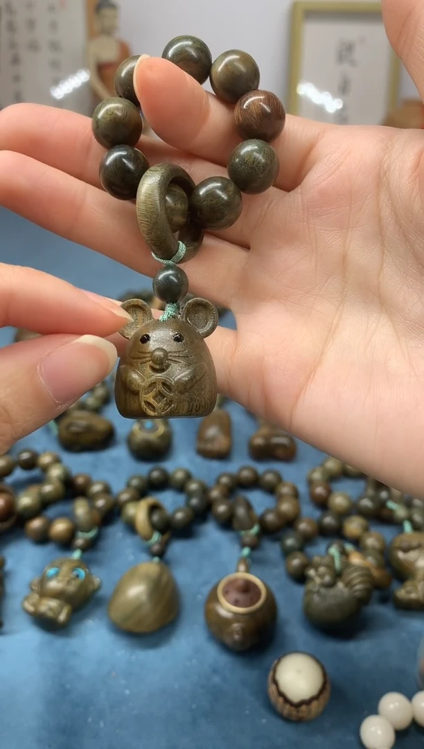【闪购商品】维腊木（绿檀）把件鼠来宝 盘玩件