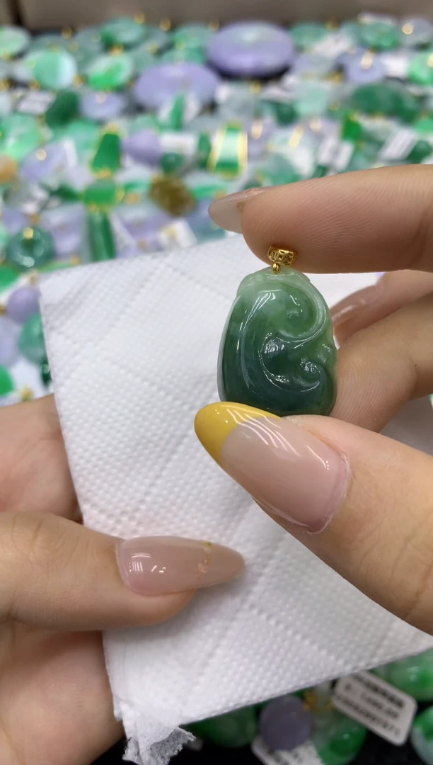 颈饰未镶嵌翡翠天然缅甸翡翠A货