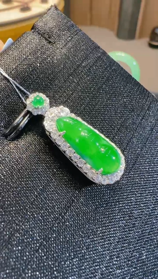 【闪购商品】翡翠吊坠(不含链)合金多样性发货一件