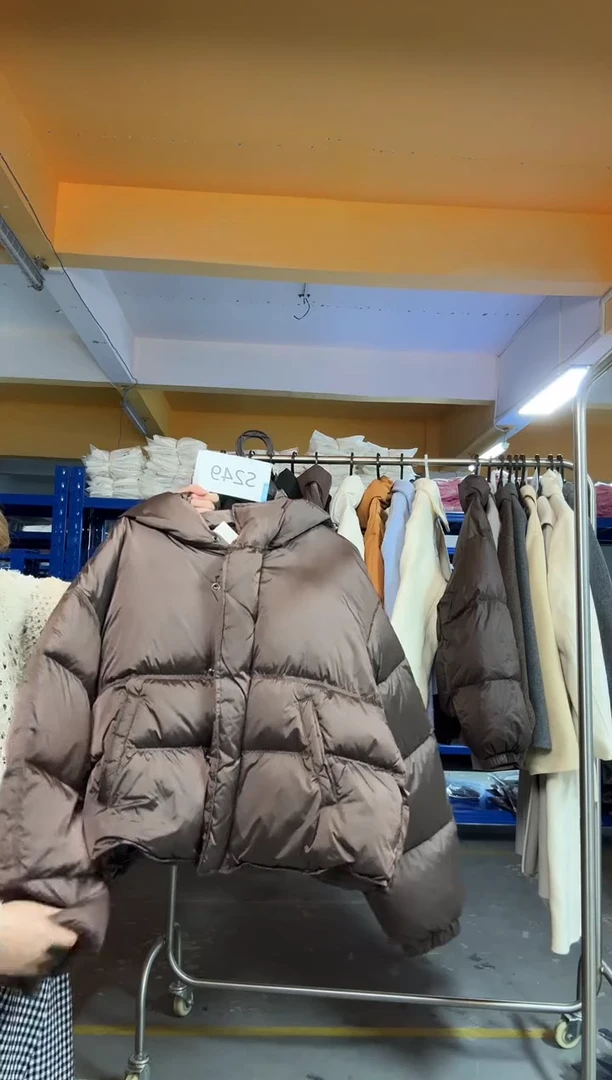 S249咖色羽荣外套