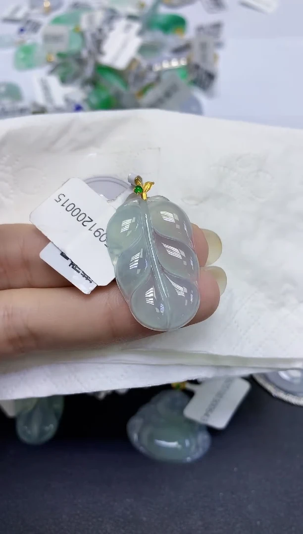 颈饰18K金镶嵌翡翠天然缅甸翡翠A货百元以上9元证书费自理