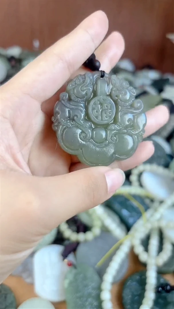 和田玉未镶嵌颈饰1