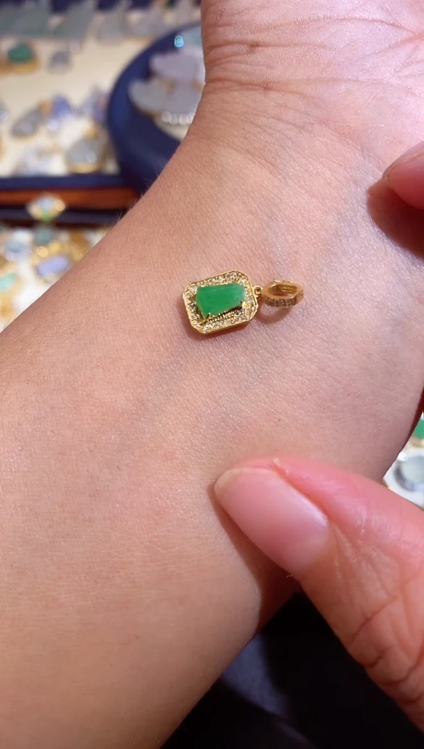 翡翠18K金镶嵌吊坠(不含链)傻*姐11111111