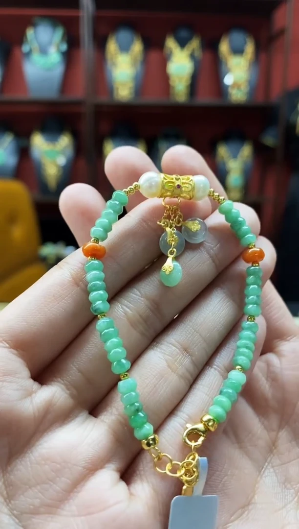 颈饰未镶嵌翡翠手串