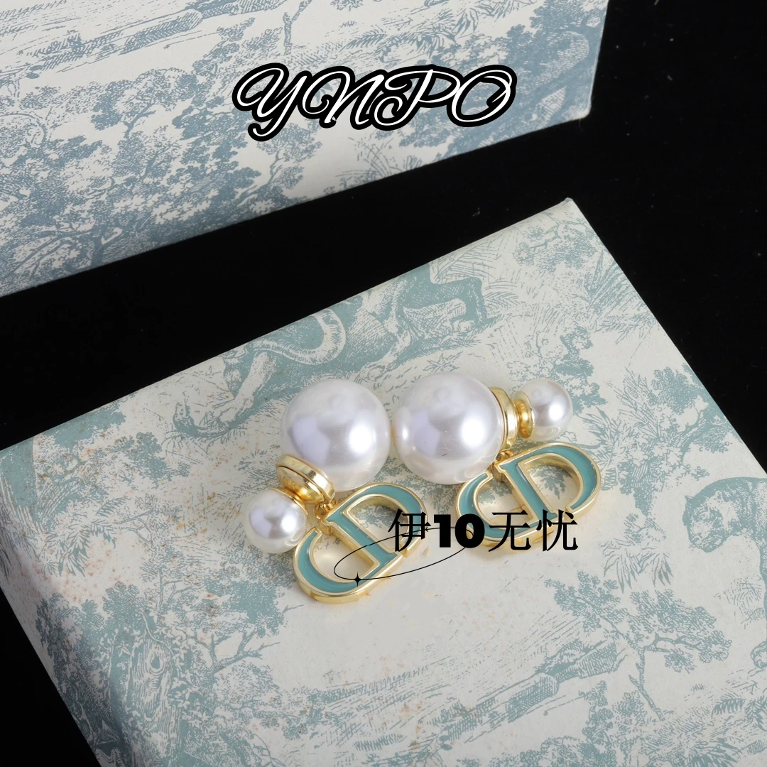 简约 经典 迪耳钉