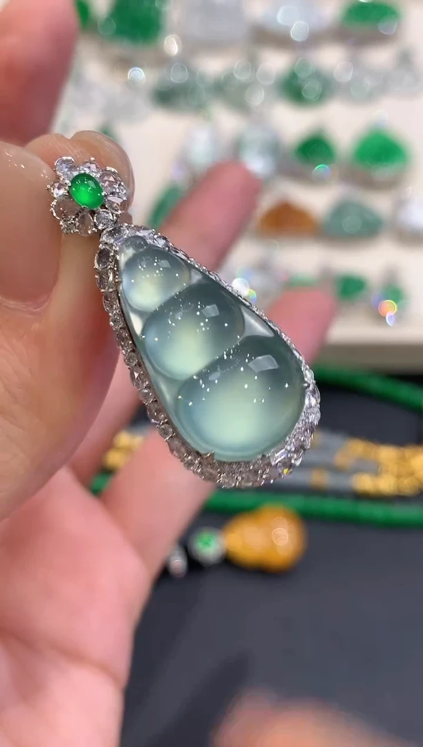 吊坠(不含链)18K金镶嵌翡翠a156