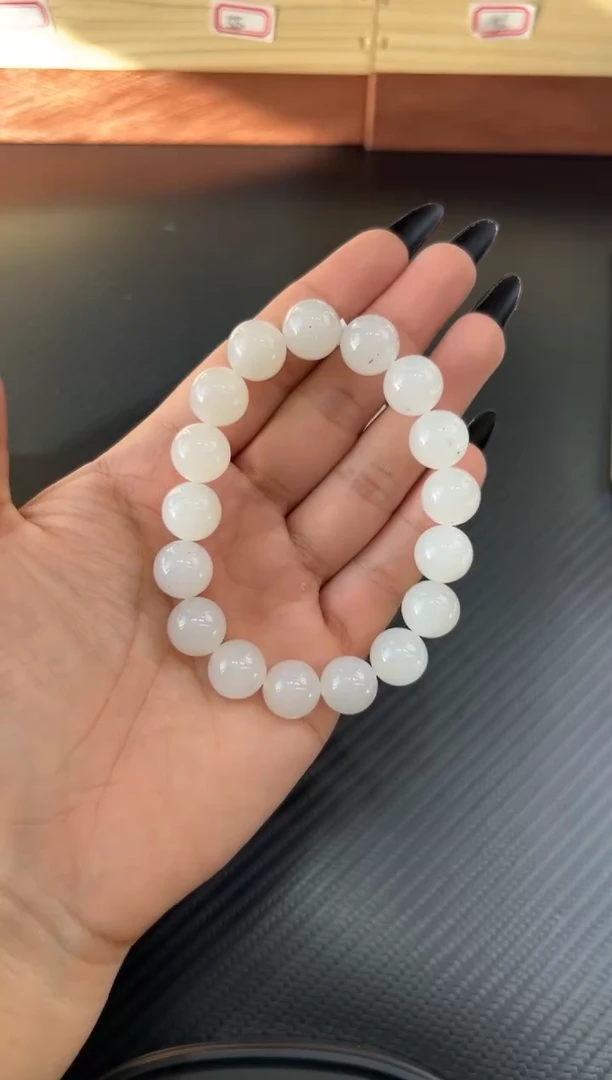 未镶嵌手串和田玉H****.黑山微色差 卡12M