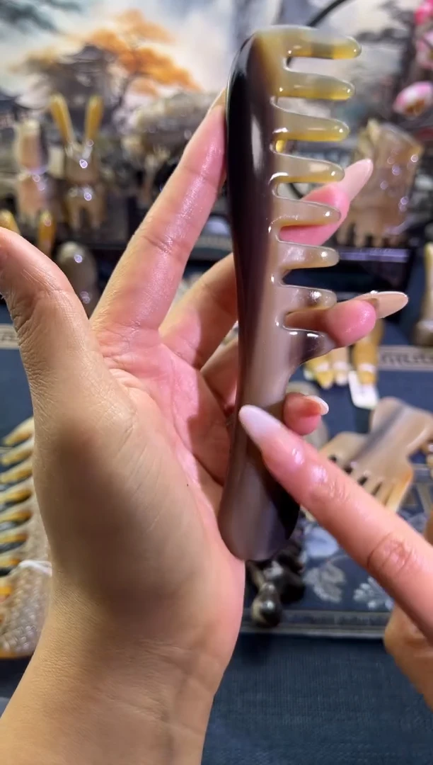 国内老白水微瑕宽齿手柄梳