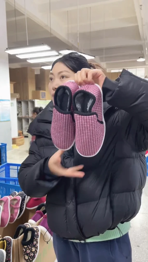 牛筋底枣红格棉鞋35码