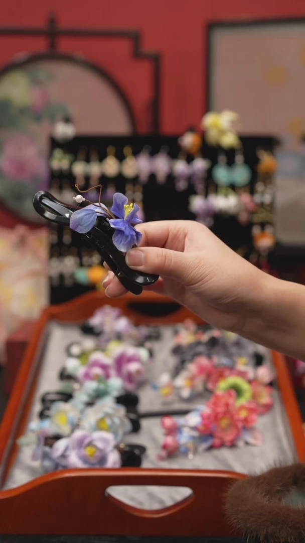 刺绣非遗绒花苏绣饰品