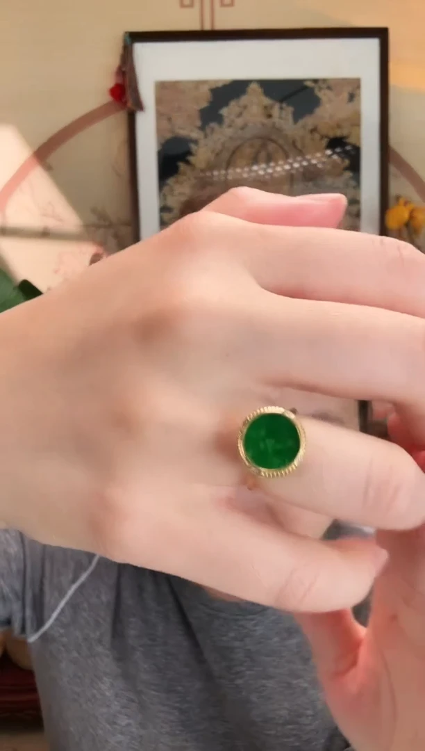 颈饰未镶嵌翡翠戒指