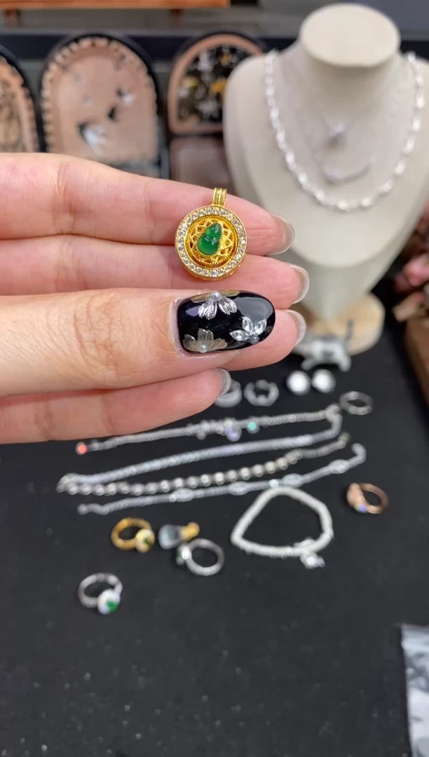 颈饰银S925镶嵌翡翠绿葫芦花丝镶锆时来运转吊坠（金色）
