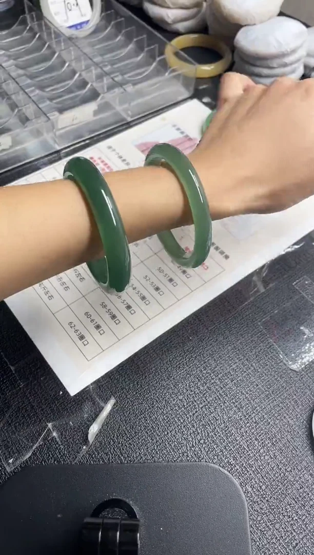 未镶嵌手镯石英质玉5-60