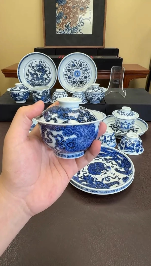 松风馆双狮滚绣球元宝盖碗