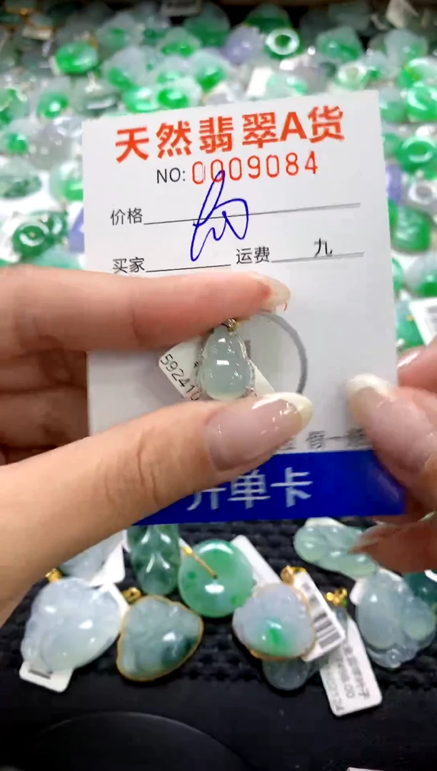 翡翠18K金镶嵌颈饰1111111111111111