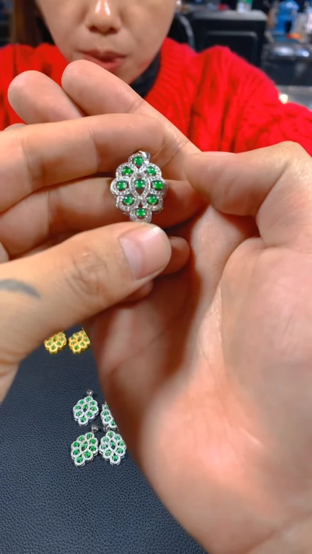 吊坠(赠链)未镶嵌翡翠多样性发一