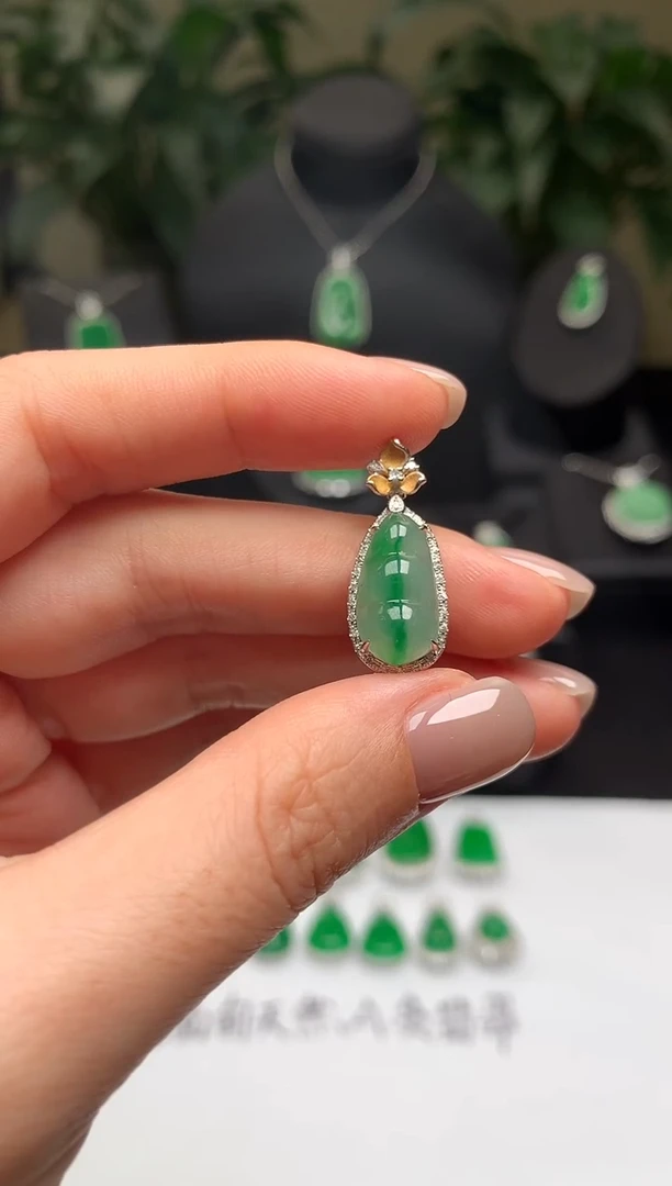翡翠18K金镶嵌吊坠(不含链)福豆
