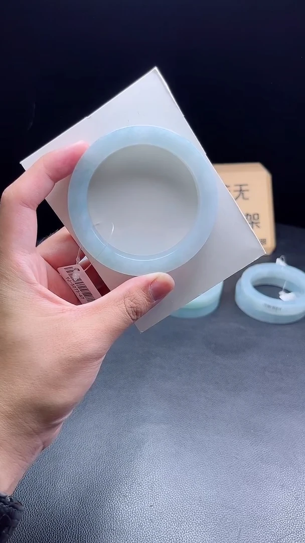 未镶嵌手镯定制翡翠小****?定制