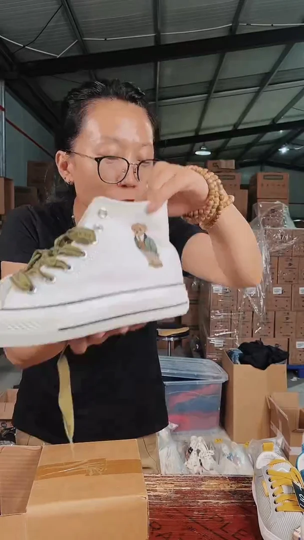 可爱小熊帆布帆布鞋