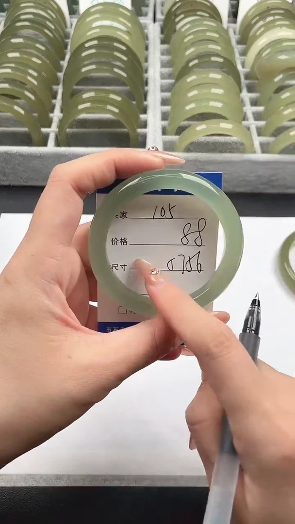 未镶嵌手镯石英质玉东陵