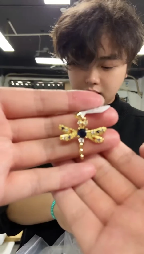 【闪购商品】蓝宝石吊坠未镶嵌多样性发其一颜色微差