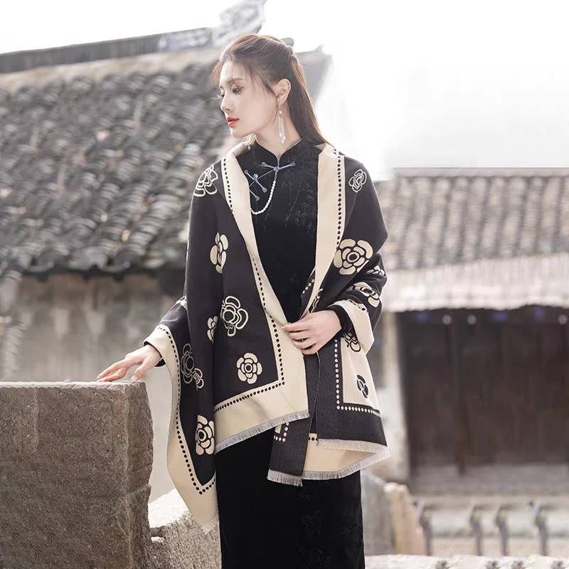 小香风山茶花围巾女秋季外搭披肩护肩冬天仿羊绒百搭保暖双面围脖