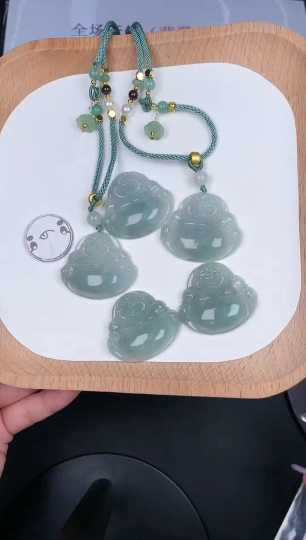 翡翠未镶嵌颈饰LC018翡翠油冰浅色中佛（多样性发其一）