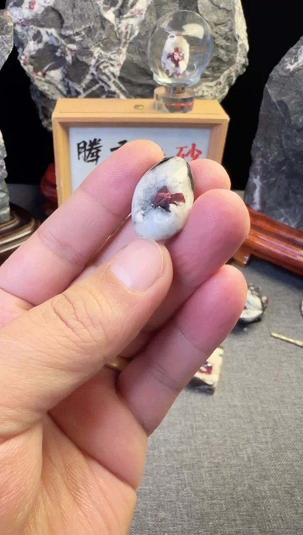 天然辰砂朱砂晶体原石聚宝盆状吊坠挂件