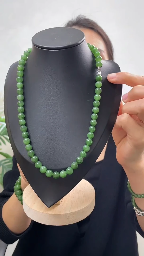 项链未镶嵌和田玉（碧玉）碧玉妈妈链 8±mm 有黑点