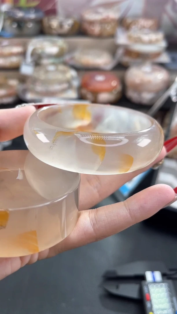 未镶嵌手镯石英质玉59