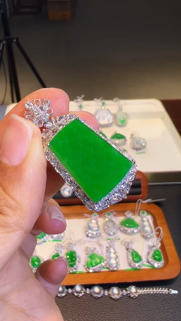 吊坠(不含链)18K金镶嵌翡翠翡翠