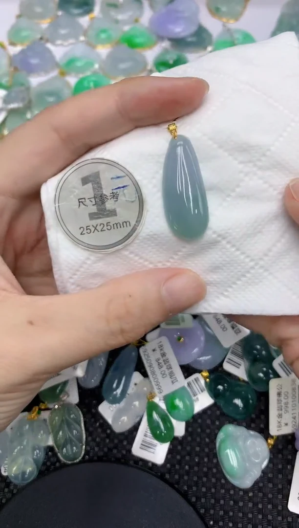 颈饰18K金镶嵌翡翠11111111111