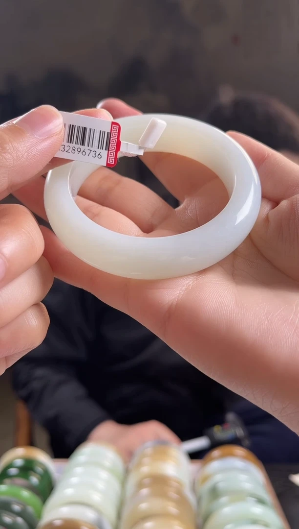 未镶嵌手镯和田玉55+圈口6736