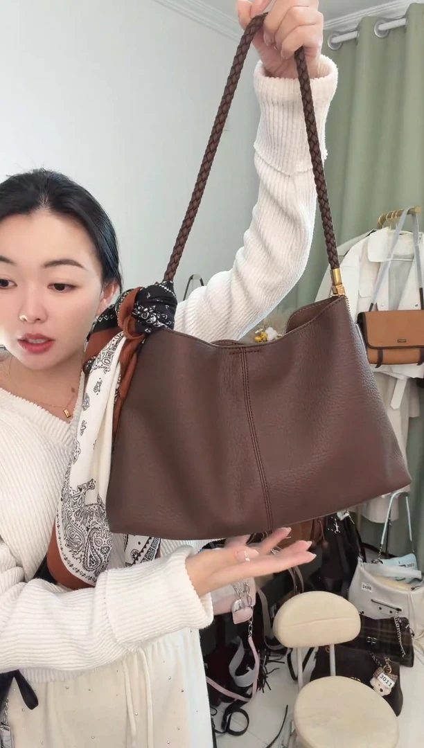 真皮娜飞儿荔枝纹单肩托特