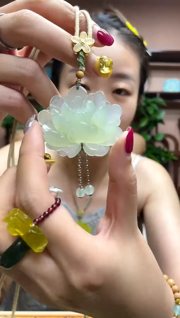 岫玉未镶嵌吊坠·
