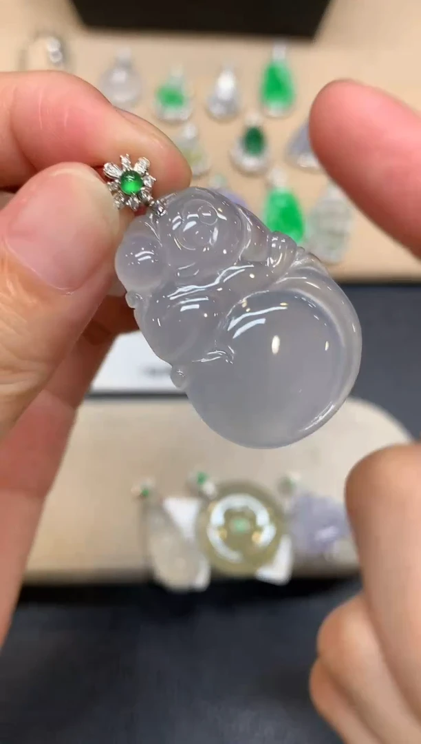 颈饰18K金镶嵌翡翠灵猴献寿【无服务费