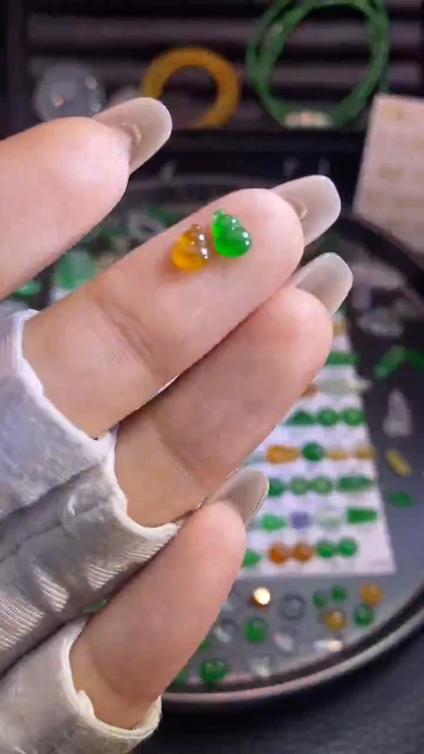 翡翠挂件未镶嵌葫芦