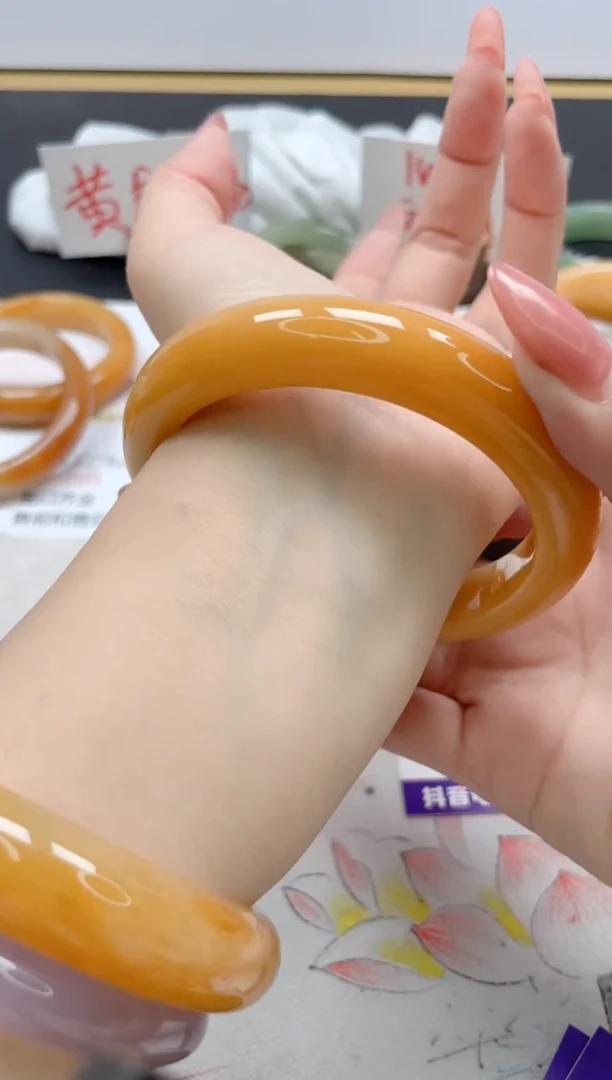 【闪购商品】石英质玉手镯未镶嵌136/65.9