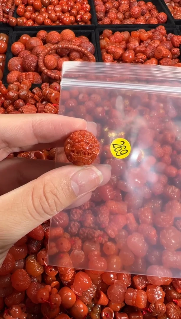 南红玛瑙未镶嵌颈饰1