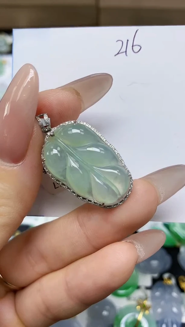 翡翠18K金镶嵌颈饰天然翡翠A货