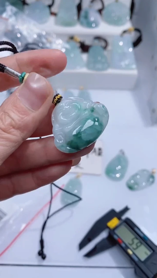 颈饰未镶嵌翡翠吊坠