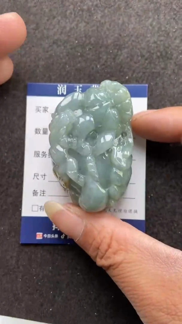 翡翠未镶嵌吊坠(赠链)手把貔貅