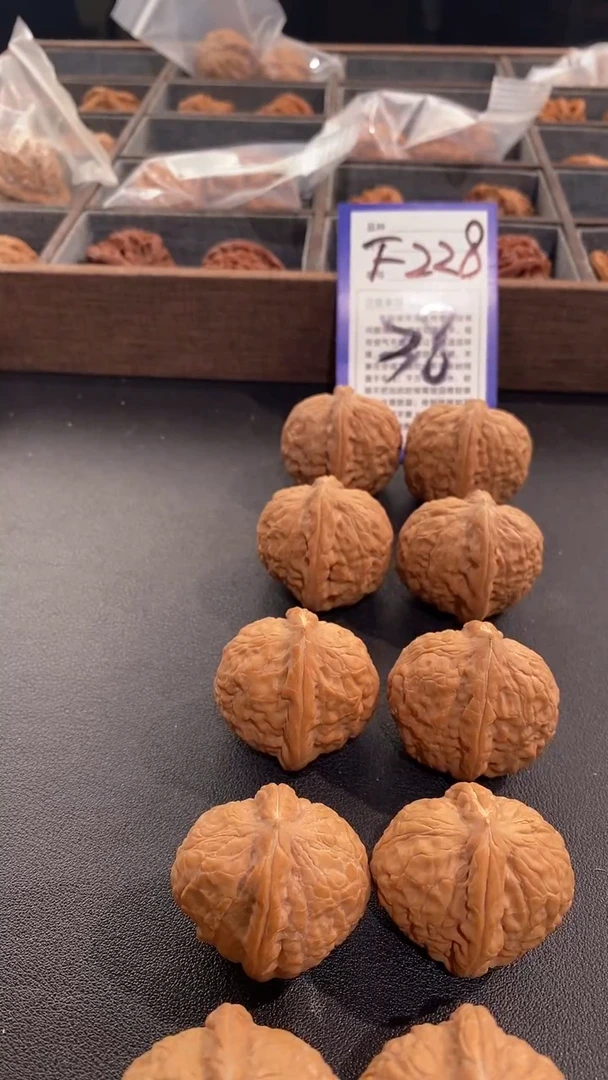 【闪购商品】文玩核桃吊坠38舍利子